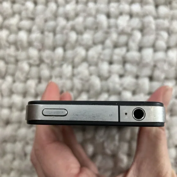 Apple iPhone 4 A1332 Black Untested For Parts - Picture 6 of 6